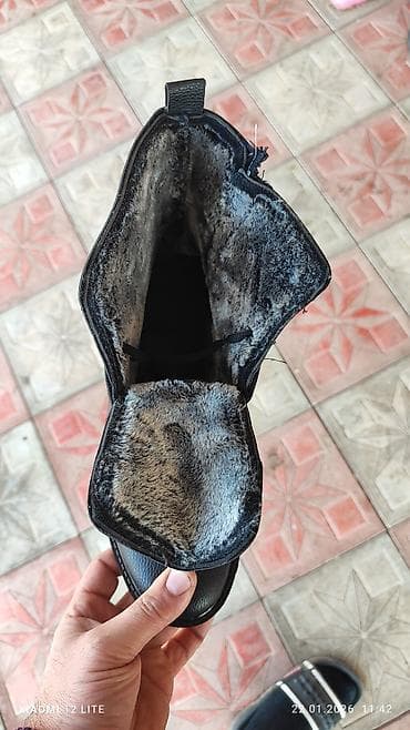 botlar: Qış üçün isti iş çəkmələri - Material: qalın, möhkəm qara dəriyə — 8