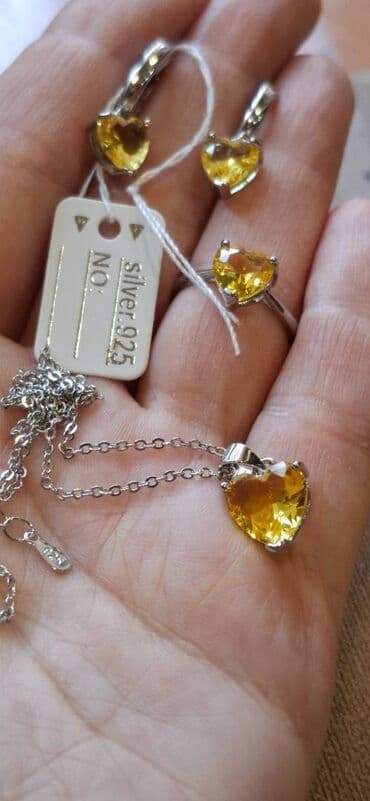 tek qas qizil sirqalar: Комплекты. Новые — 11