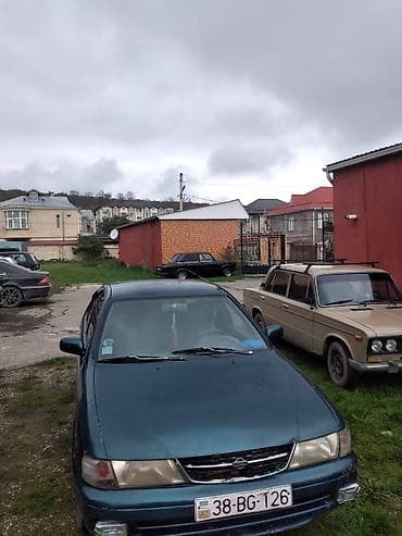 disk tekerler type 0: Nissan Sunny sedan - Kuzov: sedan, tünd yaşıl rəng - Mühərrik: benzin — 8