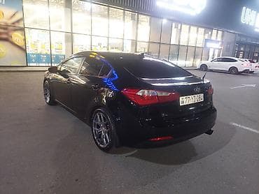 4 teker: Kia Cerato: 1.8 l | 2015 il Sedan — 1