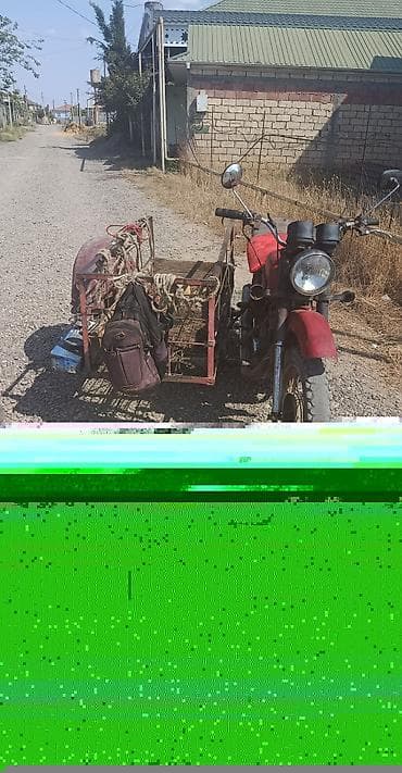 Yükdaşıma üçün qoşqulu motosiklet - Yan qoşqulu, üçtəkər