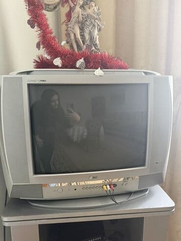 Proyektorlar: Televizor LG 24" — 2