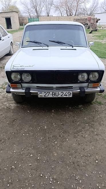 turbo az ford: VAZ 2106, ağ rəng, sedandır. Ön hissədə ikili dəyirmi faralar, qara — 1