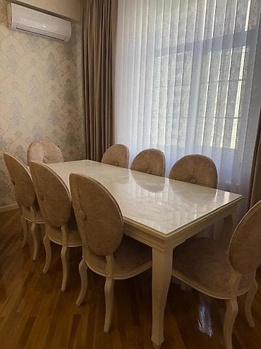 stul: Masa desti 580₼ .tecili satlir 8 ədəd stulu var masa açılır .Unvan — 1