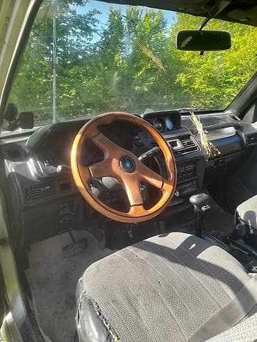 su radiatoru vaz: Mitsubishi Pajero: 2.5 l | 1993 il 25 km Ofrouder/SUV — 1