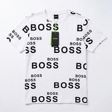 BOSS loqolu kişi T‑şörtü - Dizayn: Üzərində təkrarlanan “BOSS” yazılı — 1