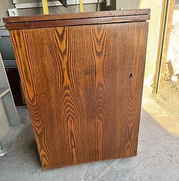 Tikiş maşını – şkaflı, pedallı model - Korpus: taxta şkaf/qutu