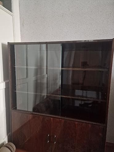 geyim dolabı: Şüşəli vitrin dolabı - Material: korpus,qoz aqacı ön hissədə — 3