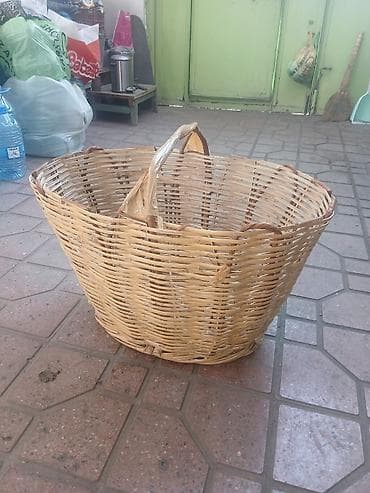 Sekildeki gence sebeti satiram. Hec bir prablemi yoxdur. Unvan baki