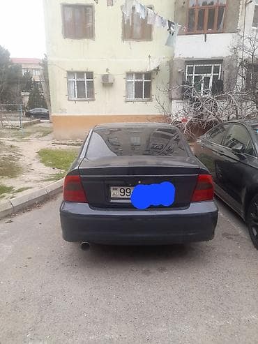 Opel Vectra: 1.8 l | 2001 il 275000 km Sedan — 2