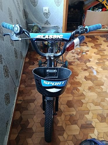 stels: Uşaq velosipedi – 16 düym təkərli, qara-mavi dizayn. Xüsusiyyətlər: - — 2