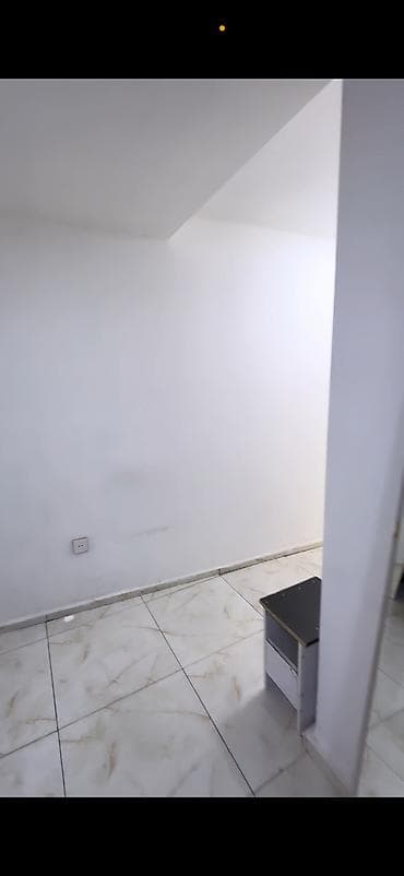 Комнаты: Nerimanovda metrodan 3/4 deq mesafede LİFE CENTİRİN arxasi qadin — 9