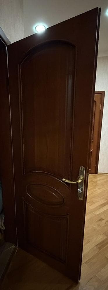 seyf qapi: Temiz taxta qapi
En 80 uz 206


1ed 150m
5eded taxta qapi var — 6