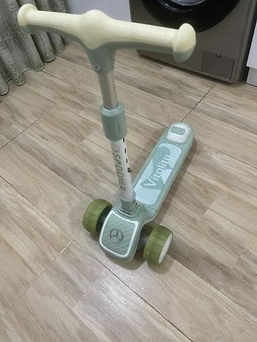 Мопеды, скутеры: Uşaq skuterı – 3 təkərli, açıq yaşıl/ağ rəngdə balans tipli model — 1