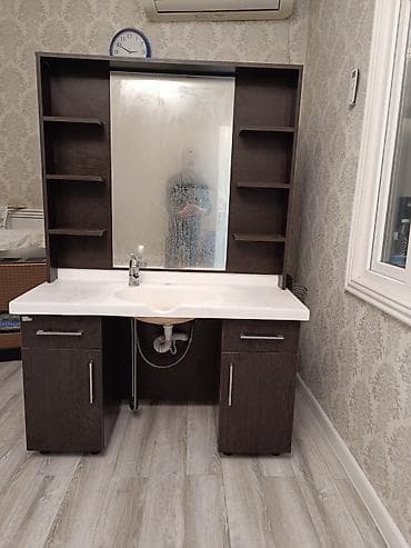 metbext masa: İşlənmiş, Saş kəsimi üçün masa, Güzgülü — 3