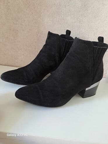 dəri qadın botilyonu: 38 razmer temiz nabuk. 25 azn — 1