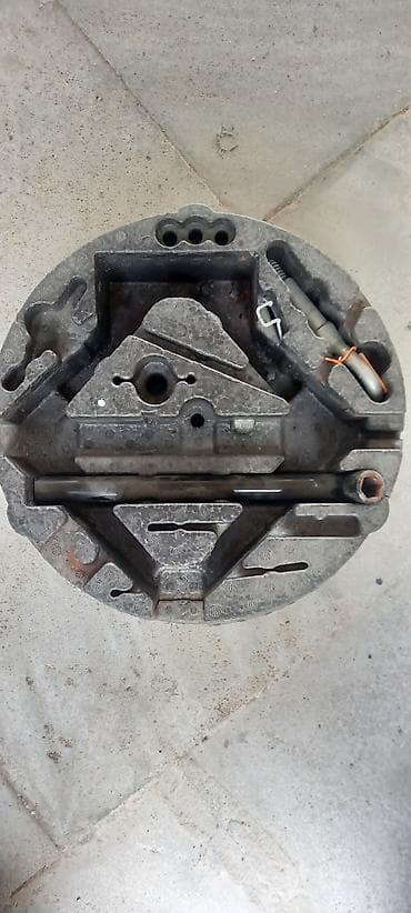 Ручные механические инструменты: Satılır: avtomobil ehtiyat təkər alət dəsti üçün orijinal (polistirol) — 1