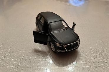 4 ilə audi: Metal oyuncaq avtomobil – qara rəngli SUV model. Xüsusiyyətlər: - — 4