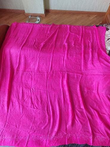 parca magazalari: Tünd çəhrayı rəngdə yüngül, şəffaf şifon/parça. Xüsusiyyətlər: - — 2