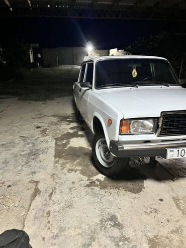 турбо аз подержанные автомобили таеота приюс аренд: Lada 2107 sedan – ağ rəngli, klassik kuzov. Üstündə dam “TAXI” işarəsi — 10