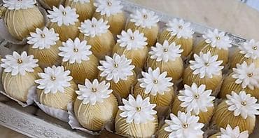 10 reqemli tort sekilleri: Dəyirmi formalı şəkərbura, üzərində incə naxışlar və yüngül parıltı — 8