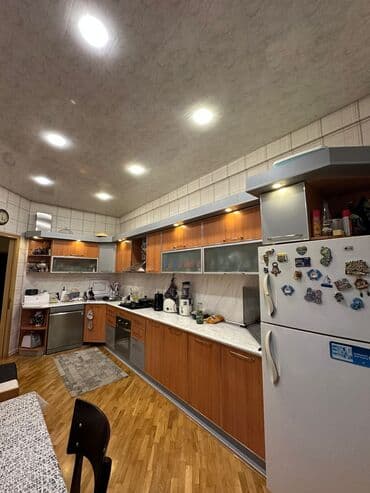 işlenmiş metbex mebelleri: Sol 1.92 Sag 5.706 Moyka qaz aspirator hamsi uzerinde Üst skaf — 2