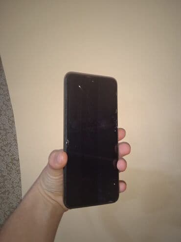 işlənmiş telefonlar a32: Android smartfon - Ekran: tam ekran ön panel, mərkəzdə punch‑hole ön — 4