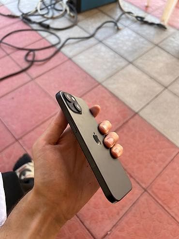 note 15: IPhone 15, 128 GB, Qara — 4