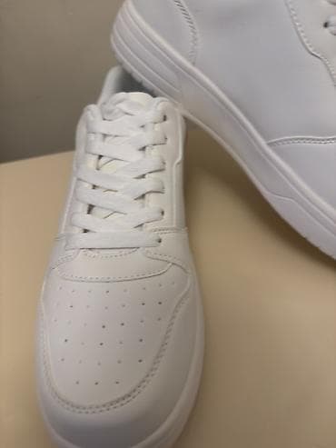 Krasofkalar və idman ayaqqabıları: Ağ rəngli unisex idman ayaqqabısı Yenidir istifade olunmayib — 3