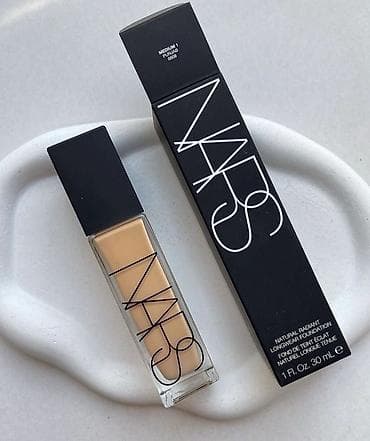 krem a e: NARS Natural Radiant Longwear Foundation – 30 ml Yenidir,sephoreden — 2