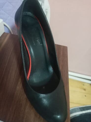 женские толстовки на молниями: Туфли, Размер: 35, цвет - Черный, Б/у — 2