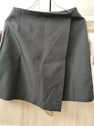 Qara ətək - Klassik qara rəngdə, A-kesimli mini ətək - Ön hissədə