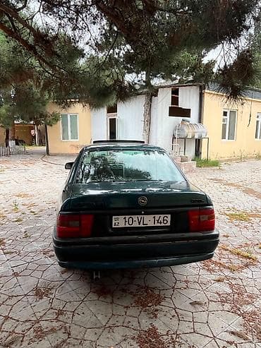 xac: Opel Vectra: 1.8 l | 1995 il 700000 km Sedan — 1