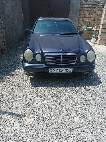 w210 disk teker: Mercedes-Benz E-Class (W210), sedan, tünd göy rəng. - Kuzov: 4 qapı — 2