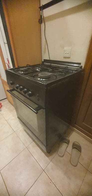 mətbəx sobasi: Qaz plitəsi və soba – 4 gözlü, qara rəngli. 1 gözü tokdur - Üstdə 4 — 2