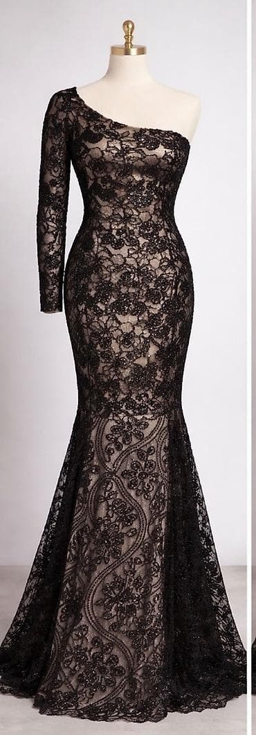 Как новое
Сшили из дорогого материала
Размер - 36 — 2