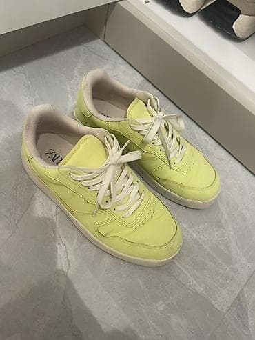 ağ krasofka: ZARA brendinin idman üslublu krossovkaları - Rəng: açıq neon-sarı — 2