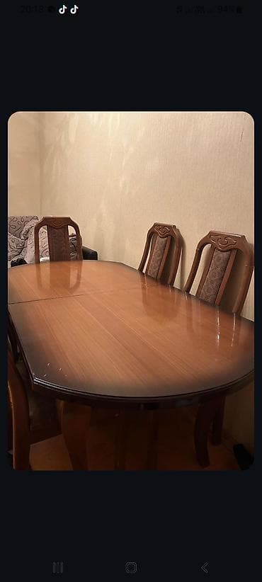 Стол и стулья