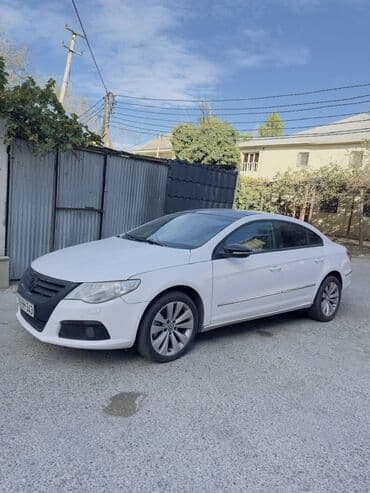 фольксваген пассат сс: Volkswagen CC, ağ kuzov və açıq rəngli-süet/deri kombinasiyalı salon — 26