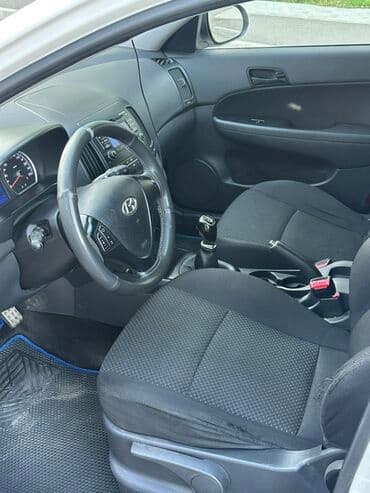 çaşqa feredo: Hyundai i30: 1.6 л | 2011 г. Хэтчбэк — 8