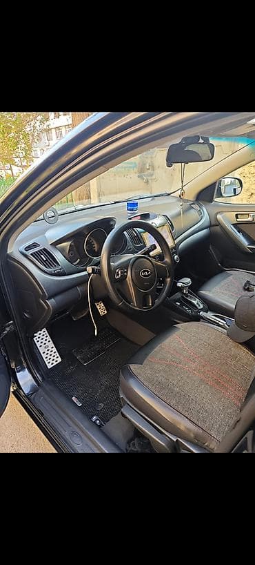 kia k5 2011: Kia Cerato: 1.6 l | 2011 il Sedan — 3