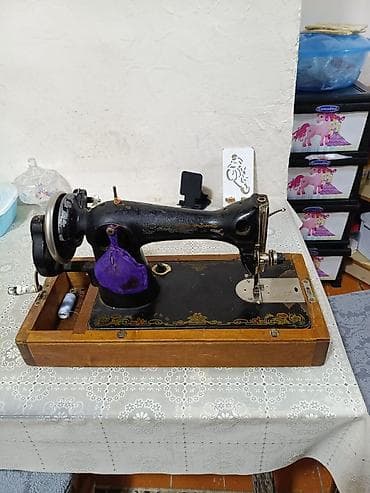 qedmi: Klassik mexaniki tikiş maşını - Gövdə: Döküm metal korpus, qara lak — 2