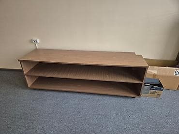 Düz TV altlığı, Polkalı, Laminat