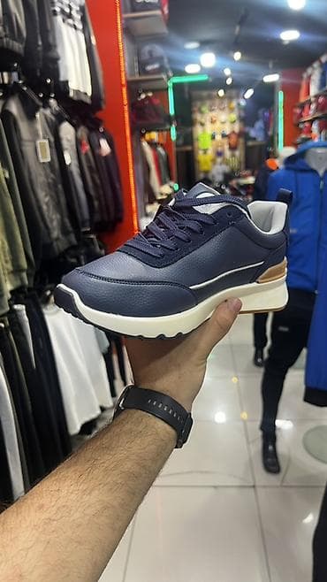 krasovka modelleri: Məhsul: Kişi idman ayaqqabısı - Rəng: Tünd göy (navy) – ağ orta — 3