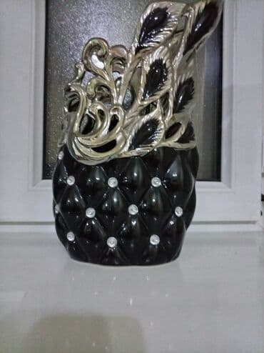 Süni güllər: Bir vaza, Keramika — 2