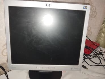 Masaüstü kompüterlər və iş stansiyaları: HP şirkətindən olan gümüşü rəngli LCD monitor. Ofisdə və ya evdə — 1