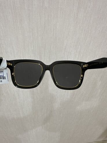 Audi: Gün eynəyi, Gucci — 2