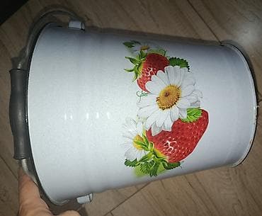 Yalnız qapaq hissede bir iki yerdə tökmə var,islenmeyib,qapağida lalafo.az -da Yalnız qapaq hissede bir iki yerdə tökmə var,islenmeyib,qapağida
