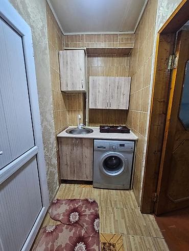 Mənzillərin satışı: Kirayə üçün tam mebellı 2 otaqlı mənzil - Geniş və işıqlı zal: divan — 10