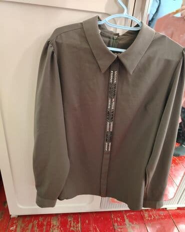 kiraye ziyafet: Qadın geyim dəsti – 4 ədəd 1) Tünd məxməri-bordo rəngdə uzun don - — 6